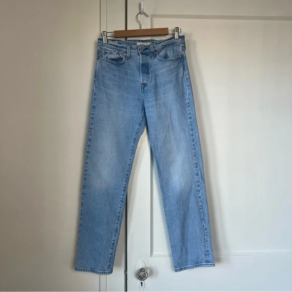 Levi's Wedgie Straight Jeans in Fully Baked Wash - Picture 2 of 10